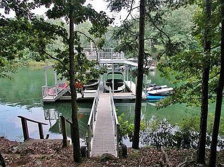 4th image of 6111 White Oak Dr