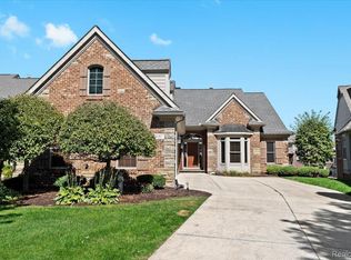 10817 Cliffview Dr, South Lyon, MI