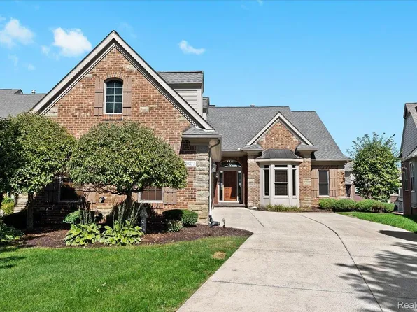 10817 Cliffview Dr, South Lyon, MI 48178