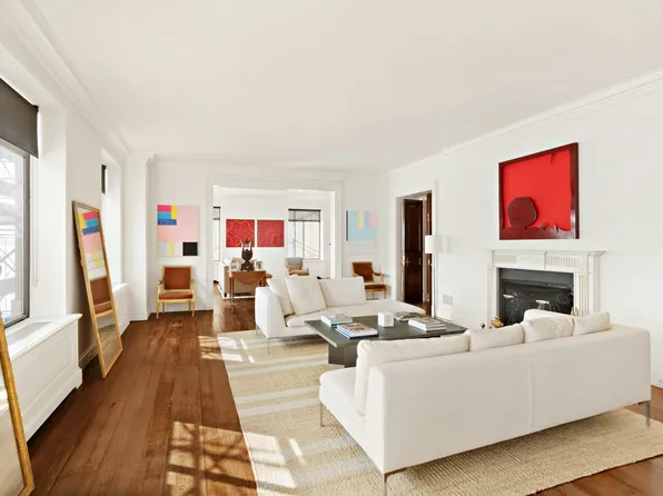 435 East 52nd Street image 3 of 12