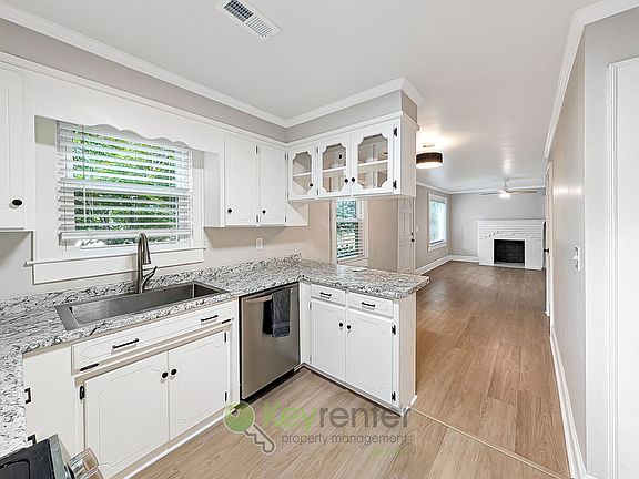 5th image of 102 Woodville Ave