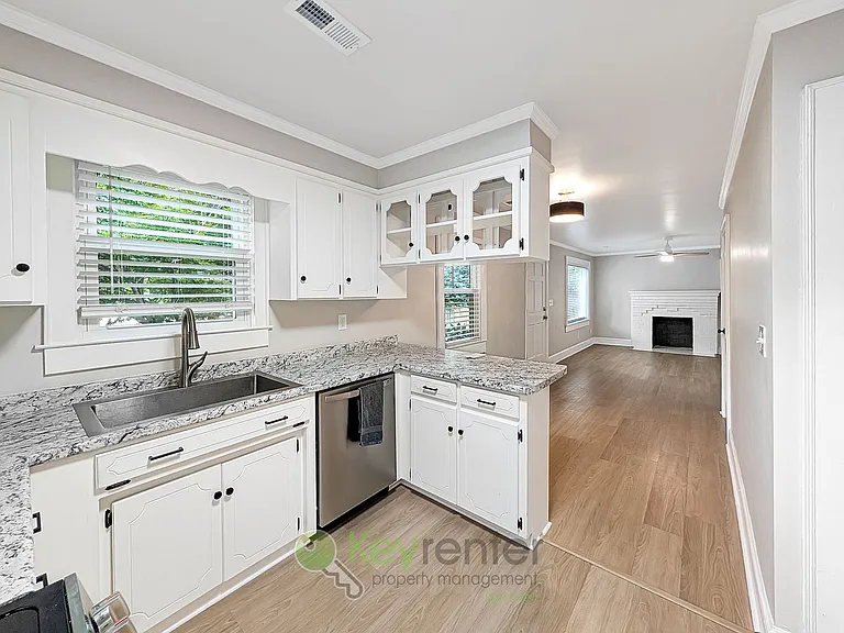 102 Woodville Ave — Photo 5