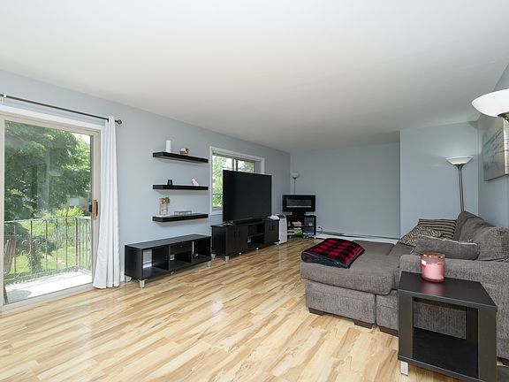 2nd image of 531 Carlysle Dr APT 13