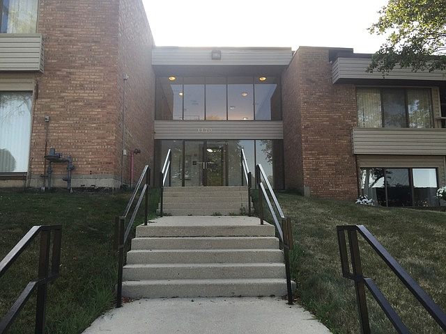 1st image of 915 N Countryside Dr APT 212