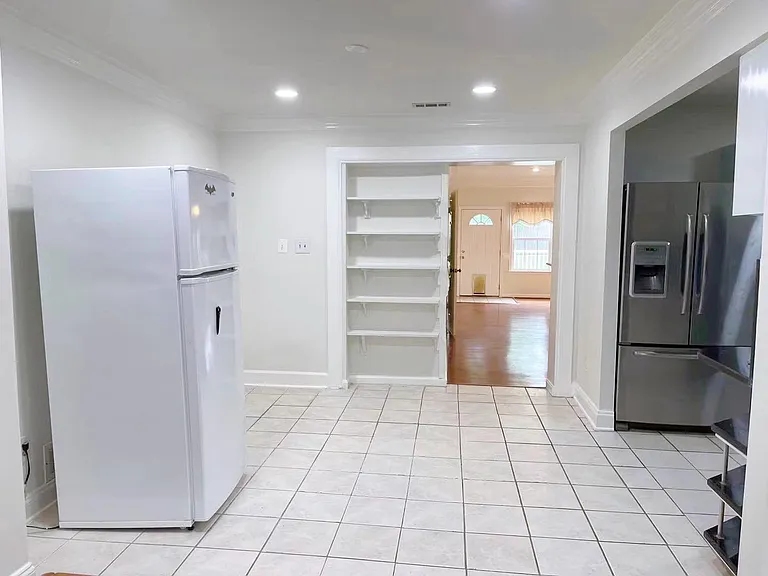 206 W Beech Rd — Photo 11