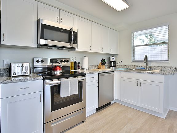 3rd image of 5775 Saint Louis Ave #5775