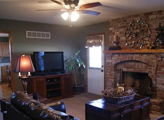 3rd image of 15750 Willow Dr