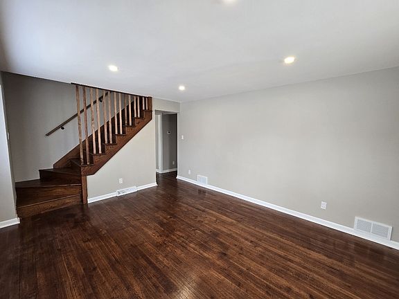4th image of 1501 Forest Ave