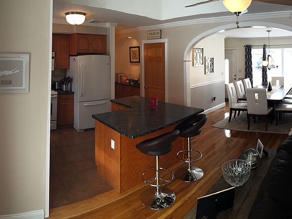 5th image of 142 Hilary St