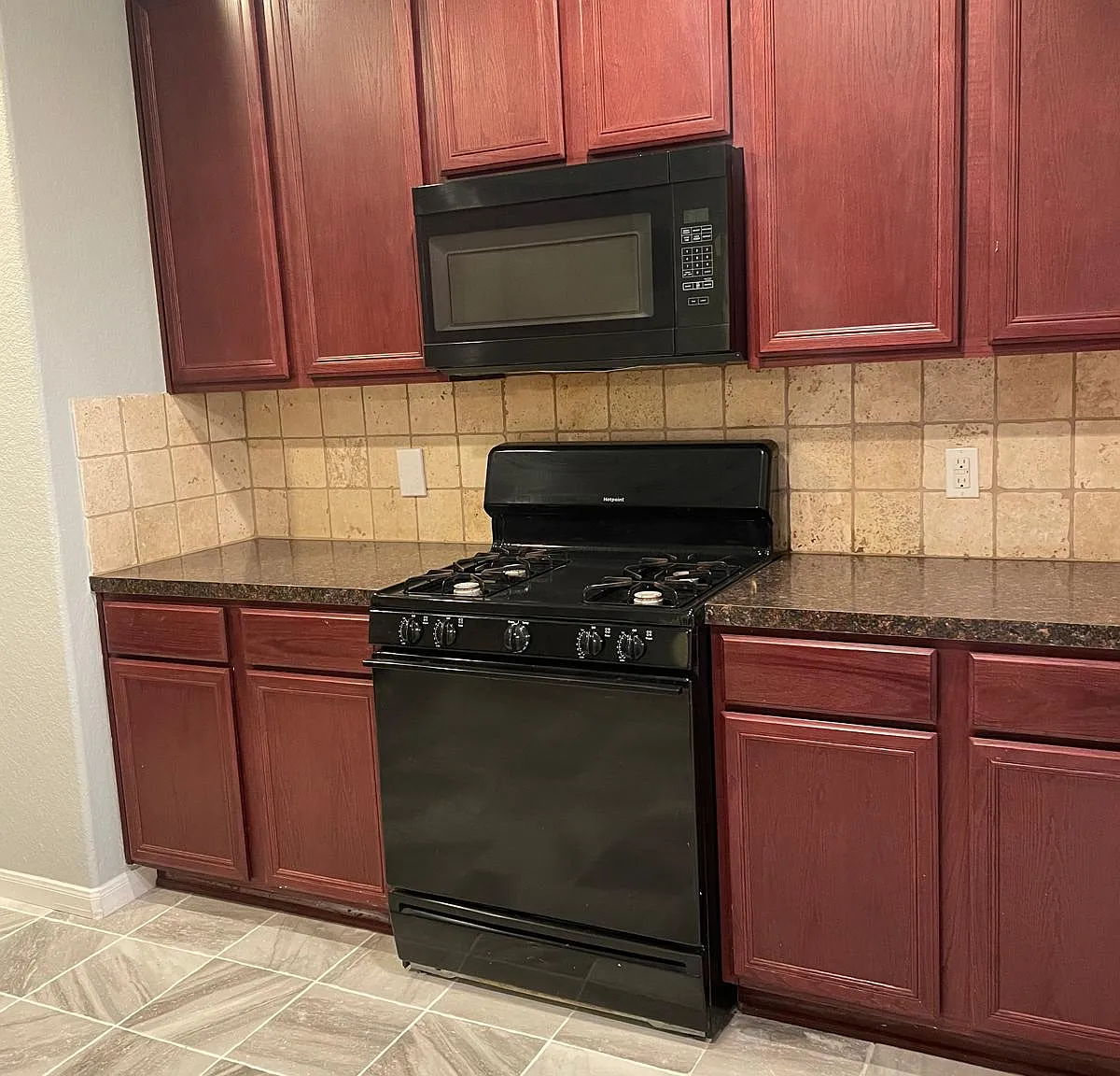 3 bed, 1850 sqft, $2,000 — Photo 2