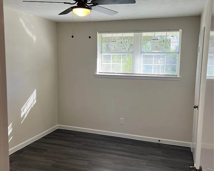 10910 Sela Ln — Photo 8