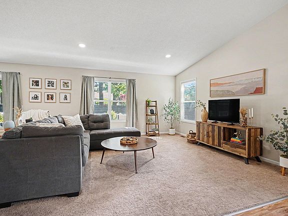5th image of 102 Eugene Ave