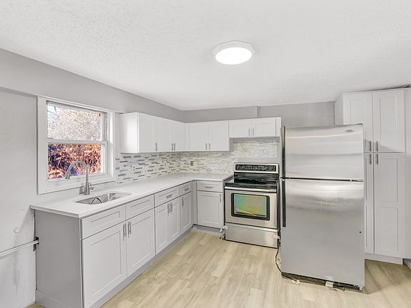 5th image of 31 Cossett St Floor 2