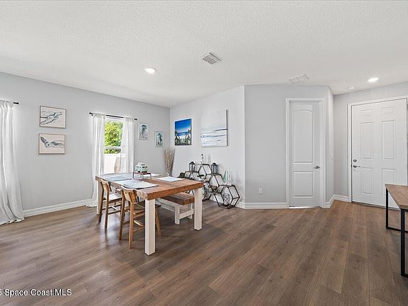 5th image of 1160 Larkspur St SE