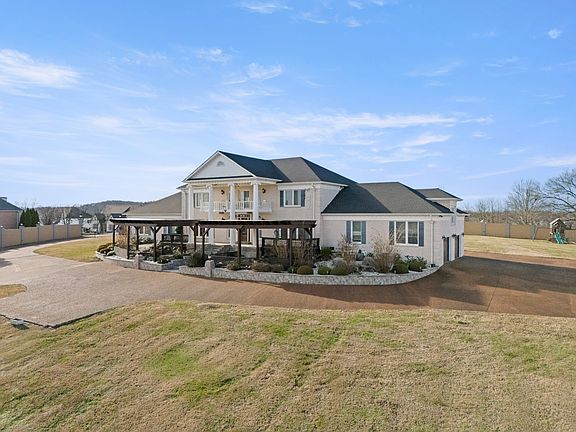 3rd image of 201 Vineyard Way