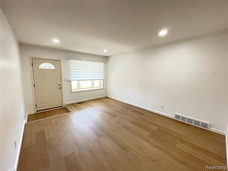 32827 Dover Ave — Photo 5