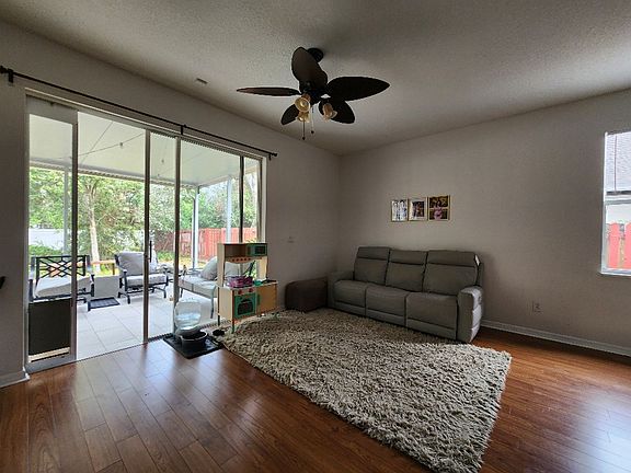 4th image of 2106 Brandon Park Cir