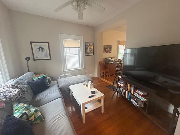 4th image of 31 Clayton Ave