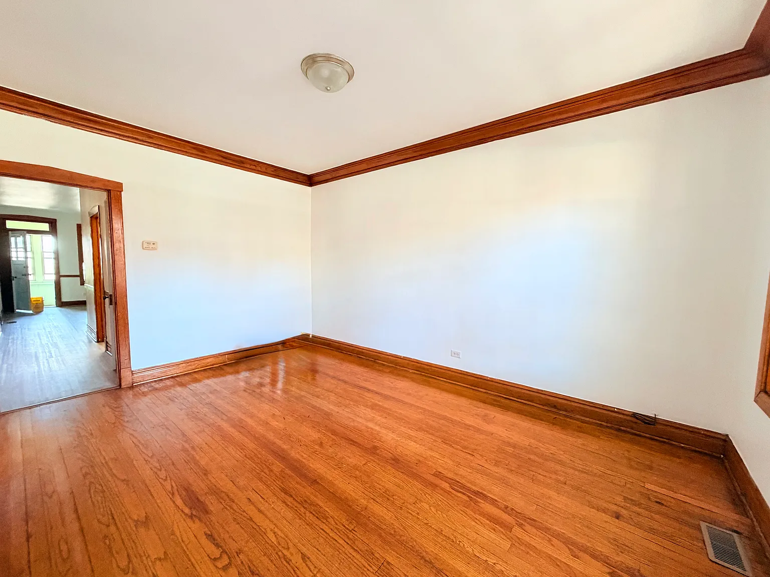 3 bed, 980 sqft, $1,800 — Photo 4