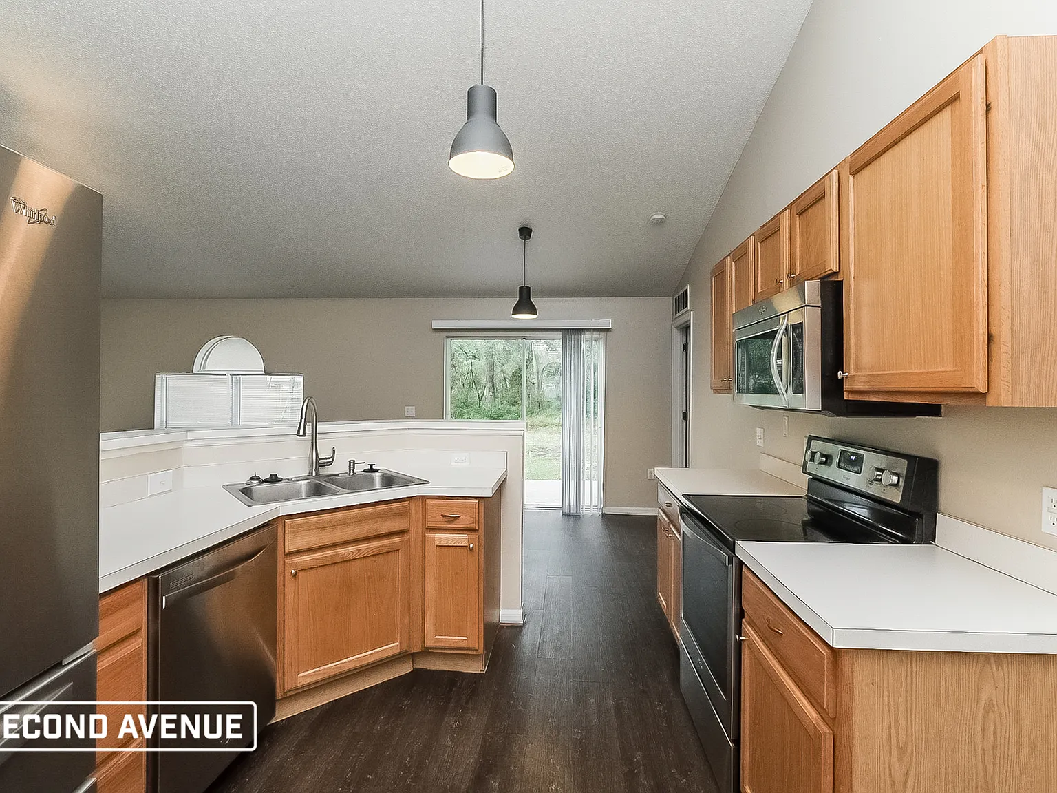 4 bed, 2.0 bath, 1809 sqft, $2,470 — Photo 4