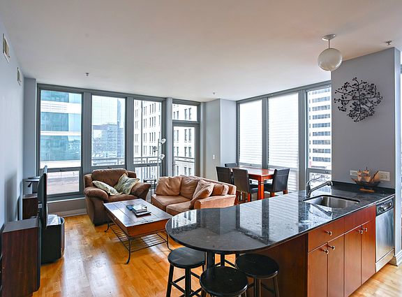 3rd image of 565 W Quincy St Unit 1010