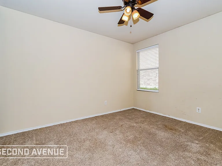 436 Grant Ln — Photo 17