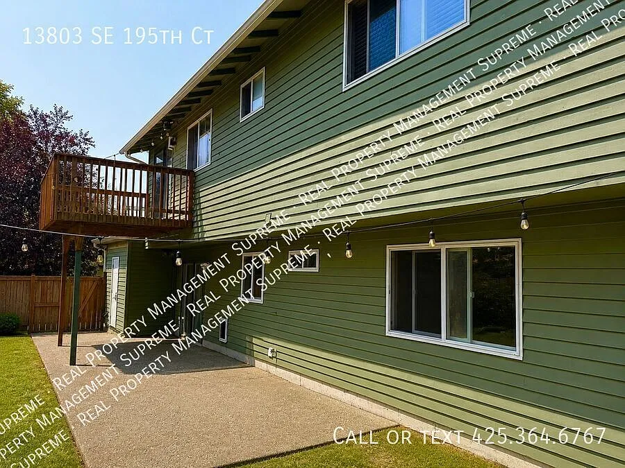 Spacious 4 Bed / 3 Bath Home in Renton with Hardwood Floors, Deck & Gazebo — Photo 2