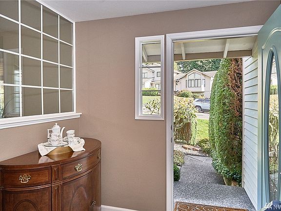 Enter to this exquisite property and be prepared to be blown away!