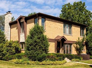 4250 W Chase Ave, Lincolnwood, IL 60712