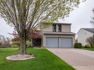 2228 Fareway Dr, Muscatine, IA 52761