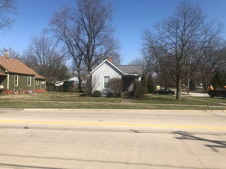 600 N Linden St — Photo 1