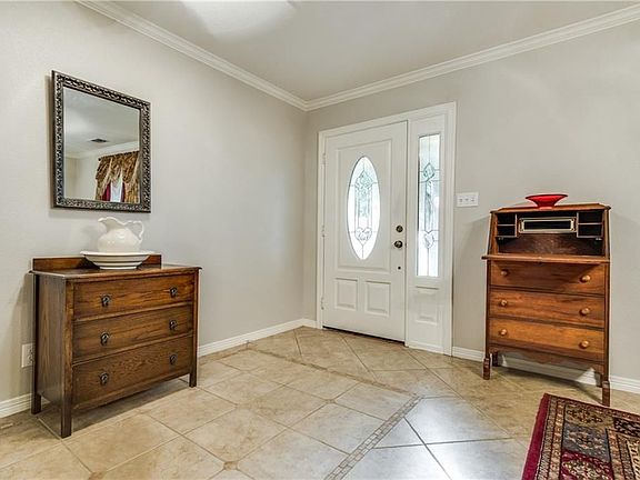 4th image of 604 Tanglewood Dr S