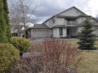 2267C Circle Rdg, Delafield, WI 53018