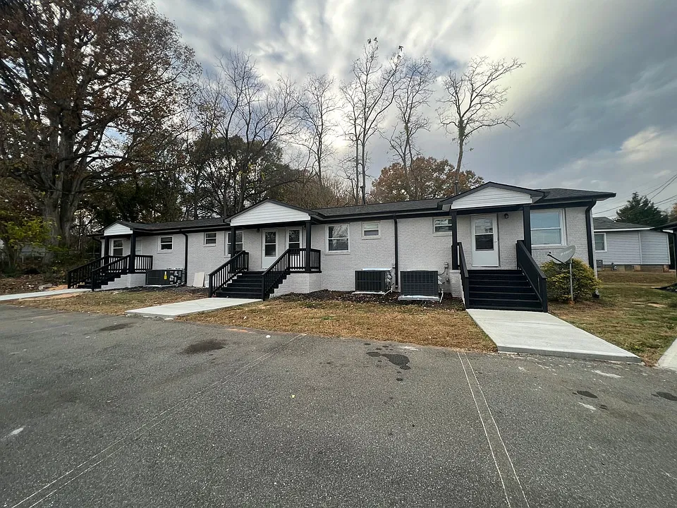 1300 S Main St