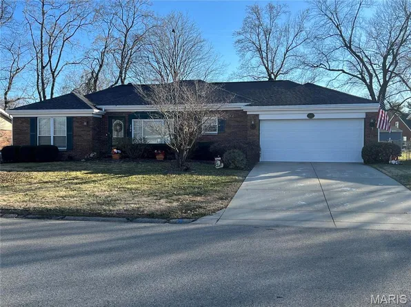 206 Chapel Dr, Collinsville, IL 62234