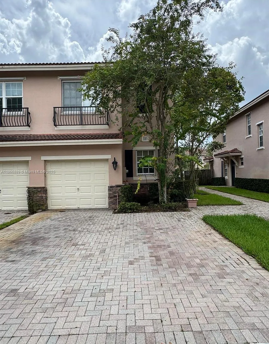 3 bed, 1716 sqft, $3,300 — Photo 3