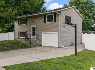 2020 Essex Rd, Lincoln, NE 68512