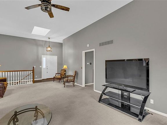 3rd image of 6810 W 156th St