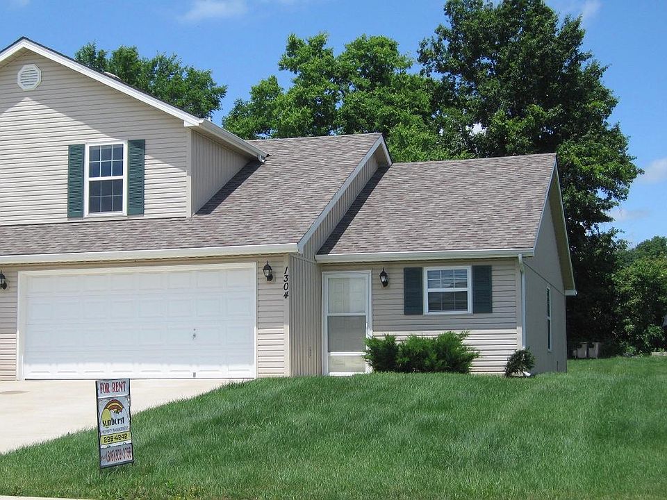 1st image of 1021 NW Willow Dr