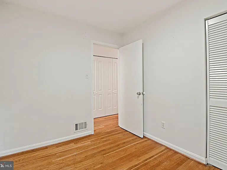 8701 Parliament Dr — Photo 30