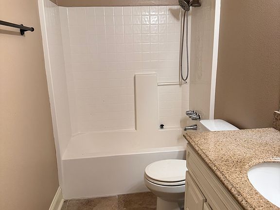 5th image of 300 E Josephine St