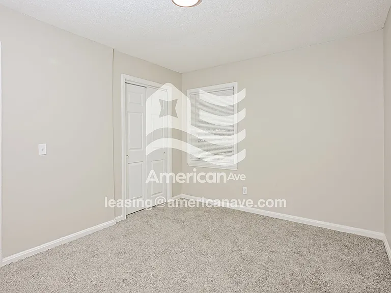 1237584_012_bedroom_12.jpg