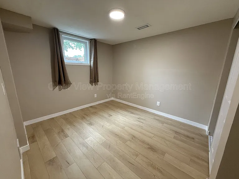 18 Trinity Pl W — Photo 26