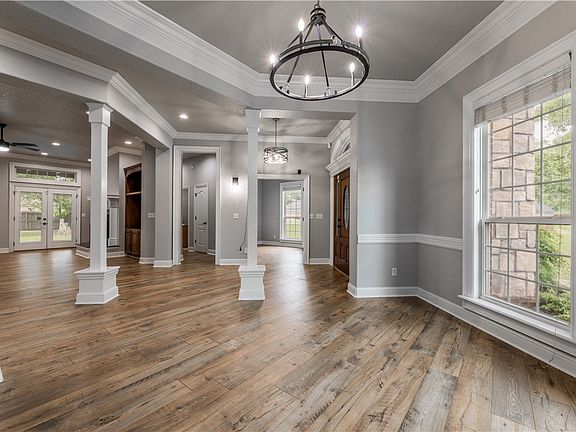 5th image of 2104 Caribou Ln