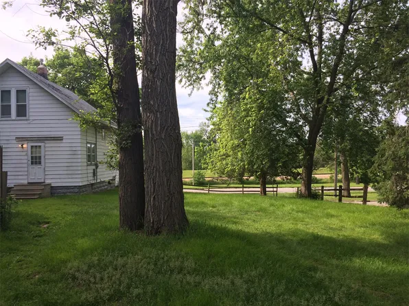 208 Lindale Ave, Waterloo, IA 50703
