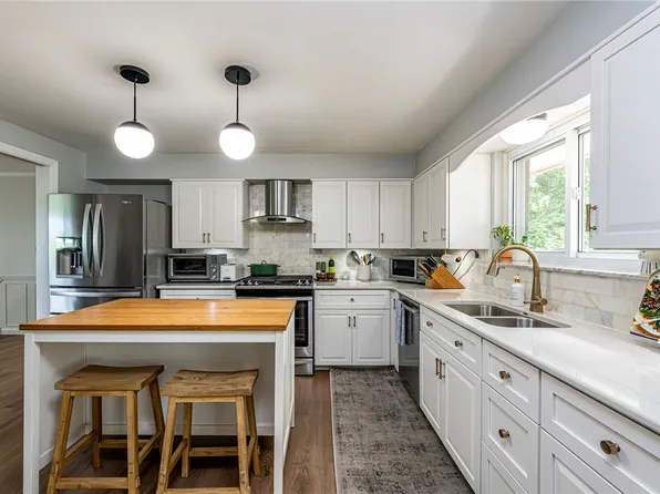 109 Westview Dr, Ligonier, PA 15658