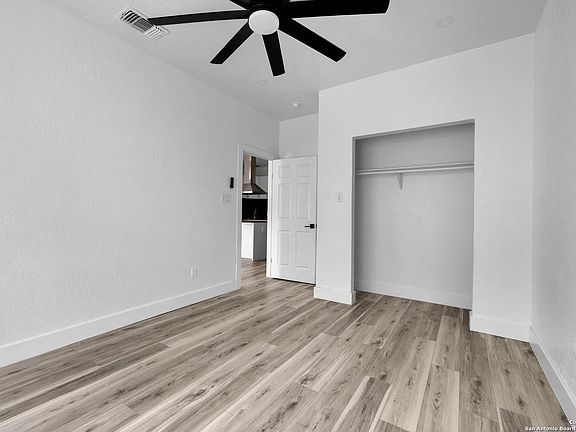 4th image of 701 W Lullwood Ave #701