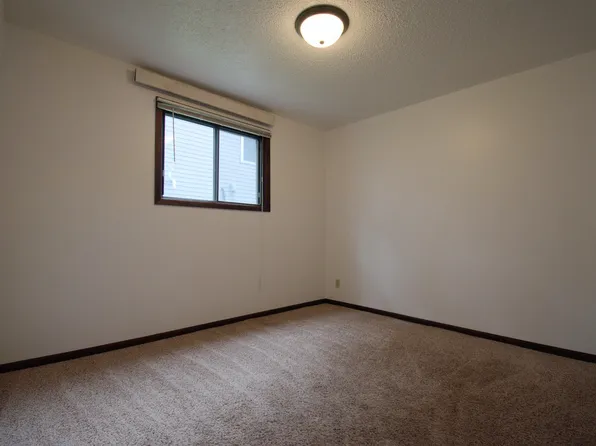 803 8th St N APT 4, Fargo, ND 58102