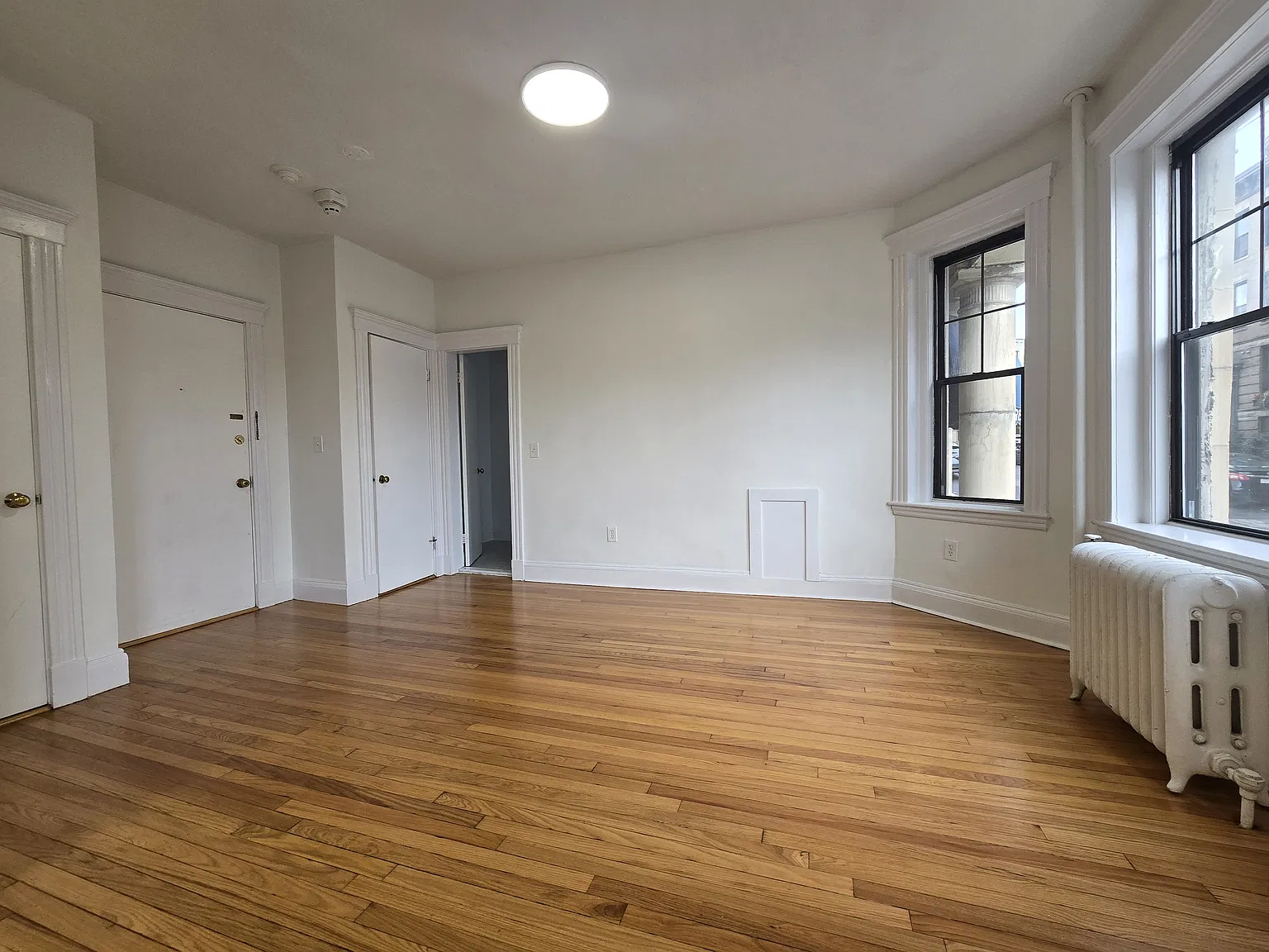 Studio, $2,000 — Photo 4