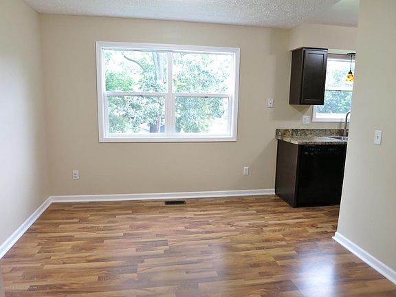 5th image of 124 W Claremore Dr